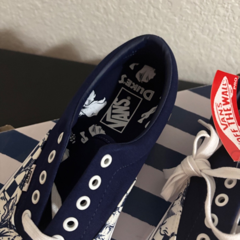 Custom Vans - Picture 3 of 5